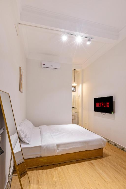 Quiet Room In Old Quarter with Netflix and Free Laundry 4thFloor – Hanoi